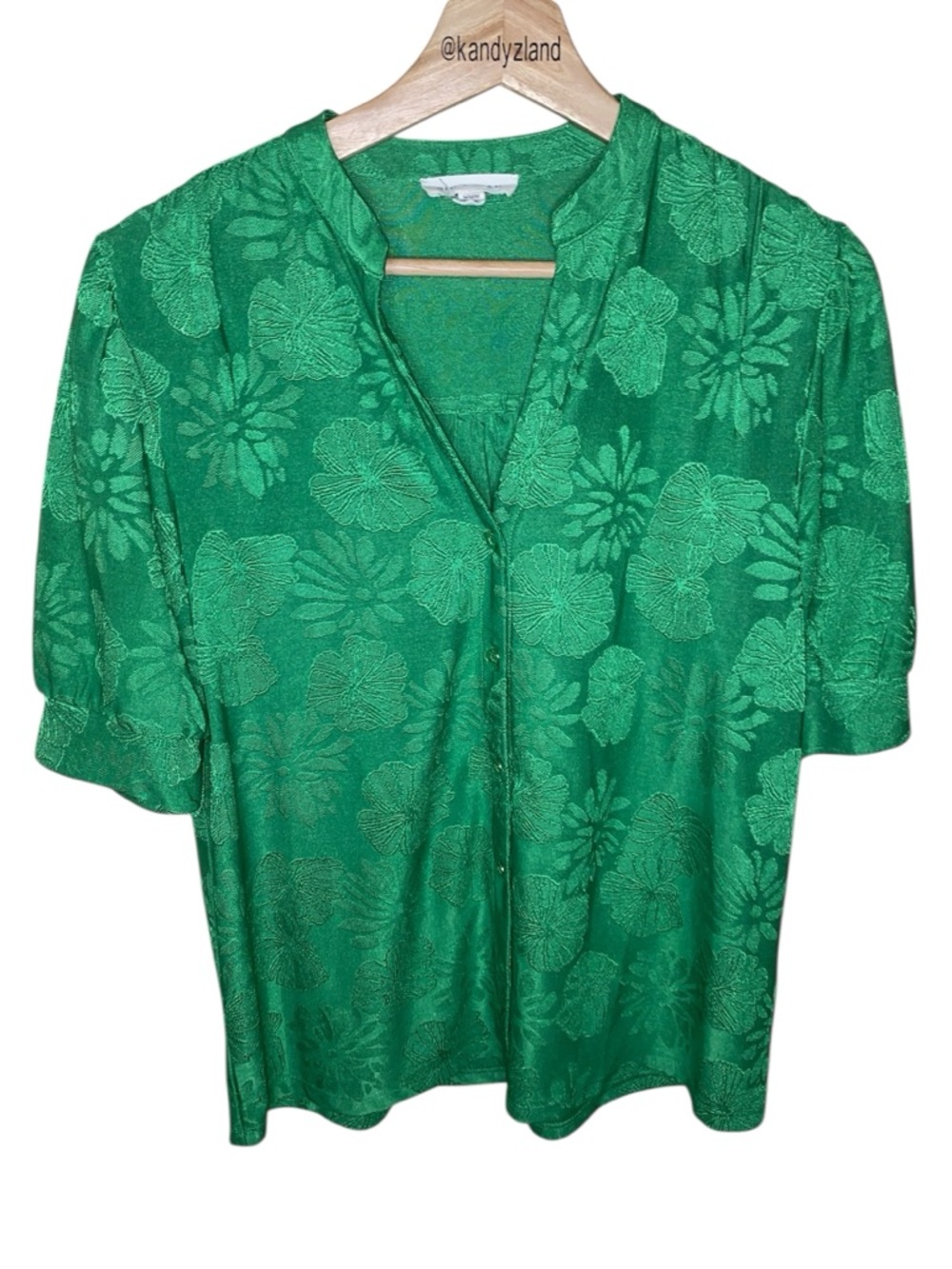 RIO & RYAN Women’s Green Button Down Top